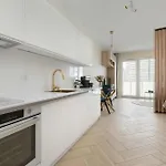 Апартаменты Old Town River With Balcony & Parking By Renters Вроцлав