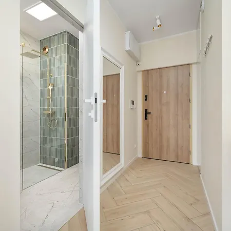 Old Town River With Balcony & Parking By Renters Breslau