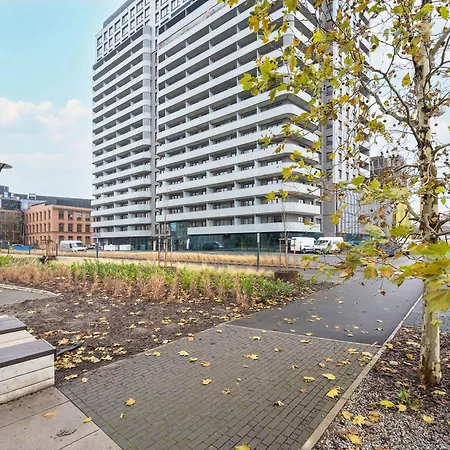 Old Town River With Balcony & Parking By Renters 아파트