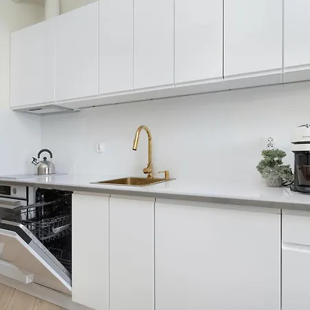 Old Town River With Balcony & Parking By Renters