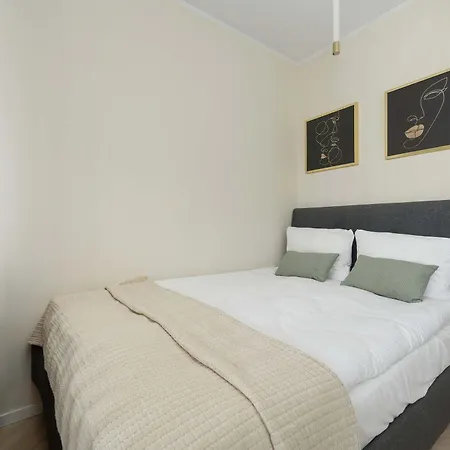 Old Town River With Balcony & Parking By Renters Breslau