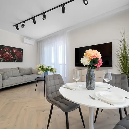 Old Town River With Balcony & Parking By Renters *