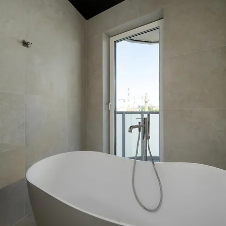 Old Town River With Balcony & Parking By Renters Daire *
