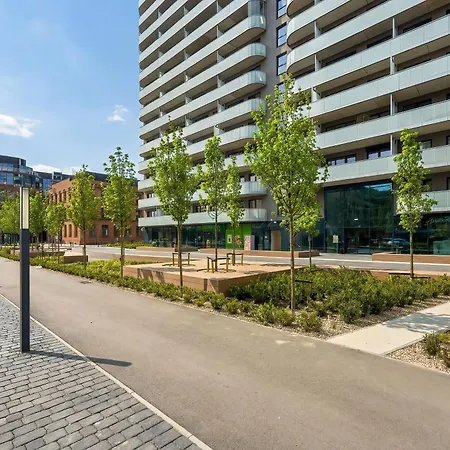 Old Town River With Balcony & Parking By Renters Daire